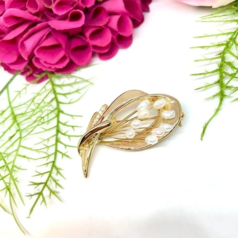 VINTAGE ⚜️Real Pearl Golden Brooch